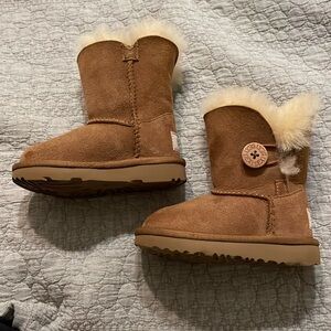 Toddler UGG Bailey button II